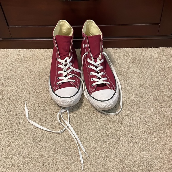 Burgundy high top converse - Picture 2 of 6